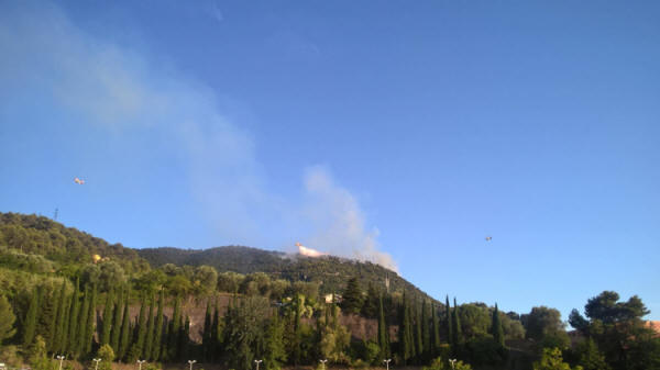 3 Canadairs dropping water on the house and surroundings